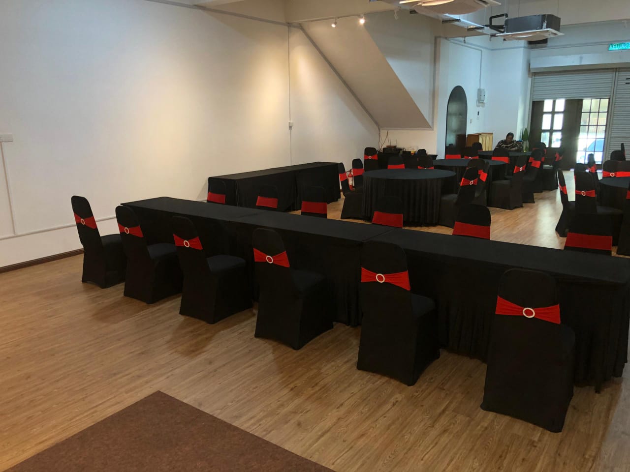 Flexible event layout with mixed seating