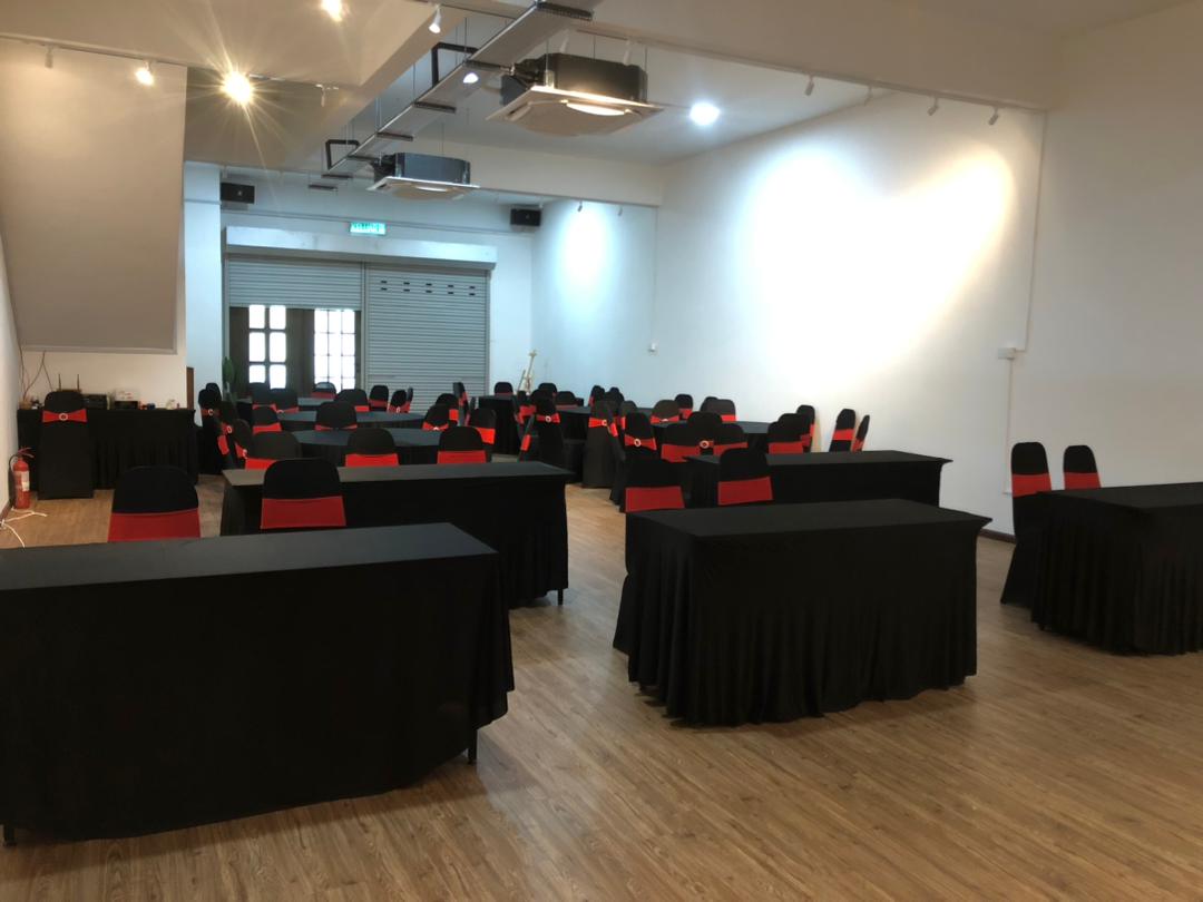 Seminar layout with rectangular tables